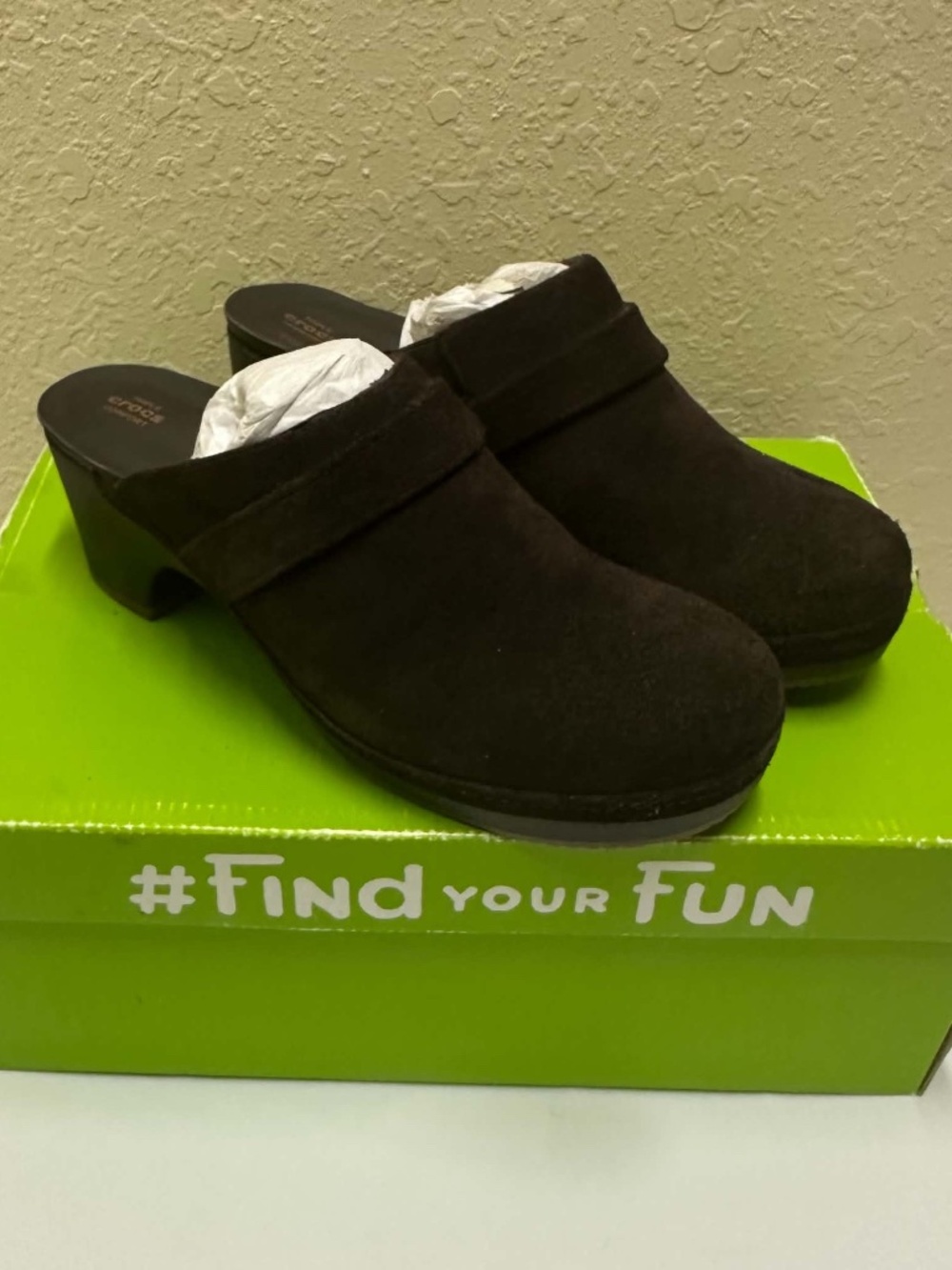 Crocs Sarah Suede Clogs Espresso Brown Women Size 10 Block Heel Mule Comfort⁠